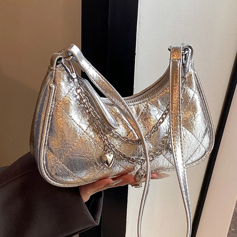 Borsa Hobo Trapuntata Sottobraccio In Pelle PU Finitura Metallica Con Catena In Metallo E Ciondolo A Cuore Stile Y2K Punk