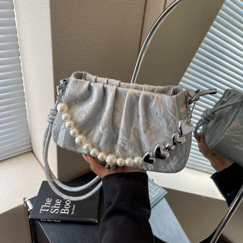 Pleated Dumpling Shoulder Bag PU Leather French Niche Elegant Handbag With Artificial Pearl Heart Chain For Women