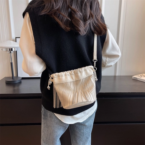 Damen Urban Mode Quaste Eimertasche PU Leder Kordelzug Umhängetasche Mit Metallkette Fransen Für Täglich Party Dating