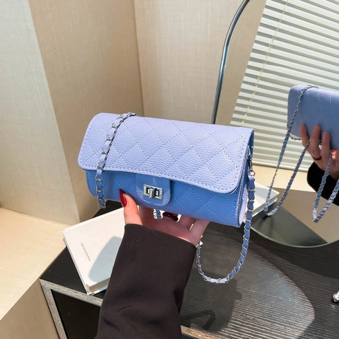 Damen Mode Gesteppte Rauten Schultertasche PU Leder Flip Cover Metall Kettenriemen Umhängetasche Elegante Handtasche Party