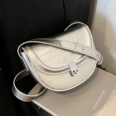Sac Selle Vintage en Cuir PU pour Femmes avec Motif Crocodile Minimaliste Sac à Épaule avec Serrure en Métal Argenté