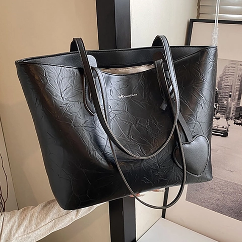 Women Large Capacity Tote Bag Crinkled PU Leather Shoulder Bag With Heart Charm Minimalist Chic Commuter Underarm Bag