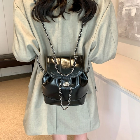 Damen Mode PU Leder Mini Rucksack Metallic Kette Eimer Tasche Mit Drehverschluss Klappe Umhängetasche Für Den Alltag Nischendesign