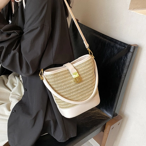 Ψάθινη Τσάντα Bucket Patchwork PU Δέρμα Τσάντα Χιαστί Τσάντα Χειρός Με Χρυσή Μεταλλική Κλειδαριά Καλοκαιρινές Διακοπές