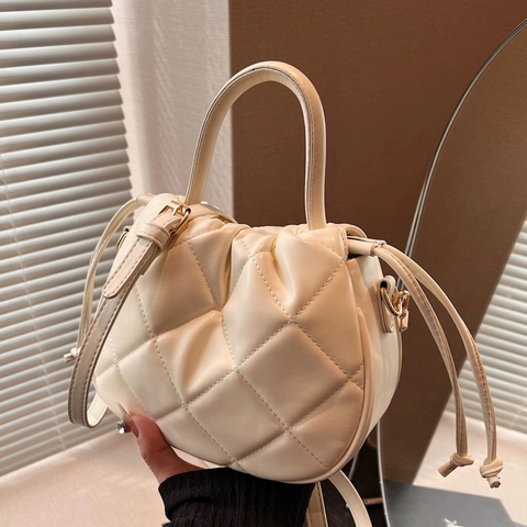 Women Quilted Diamond Bucket Bag PU Leather Drawstring Handbag With Adjustable Strap Casual Fashion Crossbody Bag