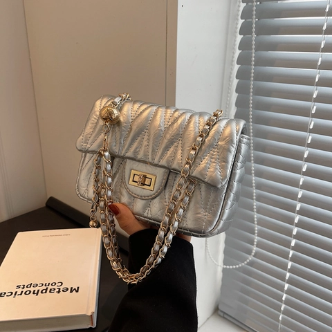 Quilted PU Leather Shoulder Bag For Women Fashion Chevron Pattern Metal Chain Strap Chic Crossbody Square Purse