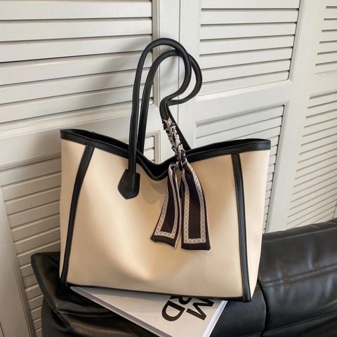 Borsa Tote Grande Capacità Pelle PU Colore A Contrasto Decorazione Sciarpa Moda Pendolare Borsa A Spalla Per Donne