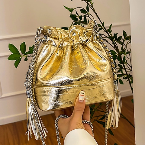 Glänzende Eimer-Tasche Mit Krokodilmuster Metallic-PU-Leder Kordelzug Metallkette Schultertasche Damen