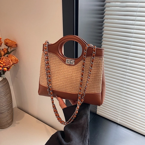 Dames Mode Stro Geweven Schoudertas Leer Patchwork Emmer Tas Met Rond Handvat Metalen Kettingriem Crossbody Tas