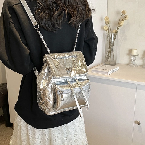 Zaino alla Moda in Pelle PU Trapuntata per Donna Con Chiusura a Cuore Tracolla a Catena Argento Iridescente Nero Mini Zainetto