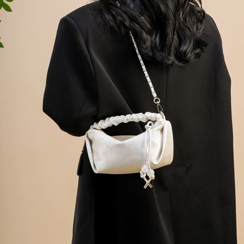 Damen Chinastil Bambusdruck Handtasche mit Gerüschtem Griff Minimalistische Metallkette Cloud Schulter Umhängetasche
