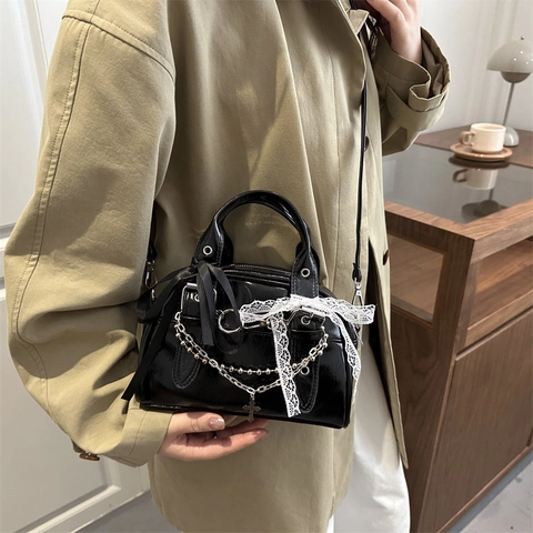 Borsa a Tracolla Y2K Goth Stampa Leopardata Donna Borsa a Mano in Pelle PU Lucida Con Catena a Croce e Fiocco in Pizzo