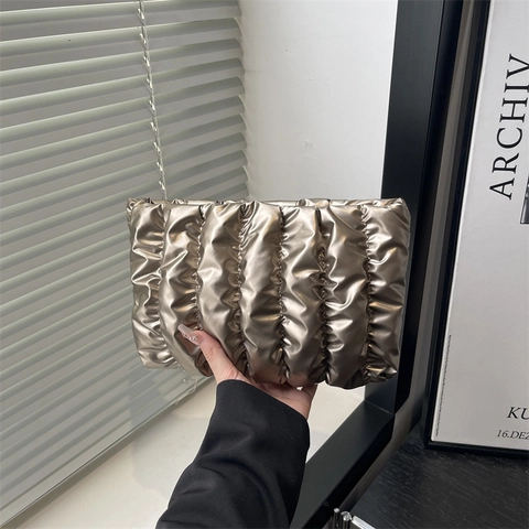 Women's Fashion Metallic Quilted Pleated Puffer Clutch Bag Large Capacity Simple Envelope Makeup Bag For Daily Party Jewelry