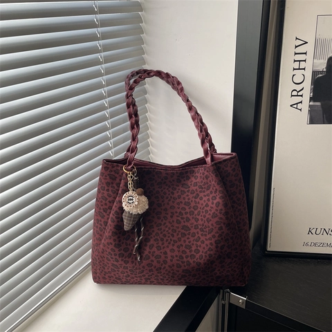 Leopard Print Tote Bag For Women Vintage Pleated Shoulder Bag Large Capacity Braided Handle Handbag With Ice Cream Pendant