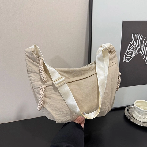 Borsa a Spalla da Donna in Nylon a Mezza Luna Dumpling Tracolla Casual Grande Capacità Cinturino Regolabile Moda Quotidiana