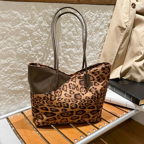 Leopardenmuster Tote Bag Für Damen Mit Großer Kapazität Retro Casual PU Leder Spleißen Schultertasche Mit Herz Plüsch Anhänger