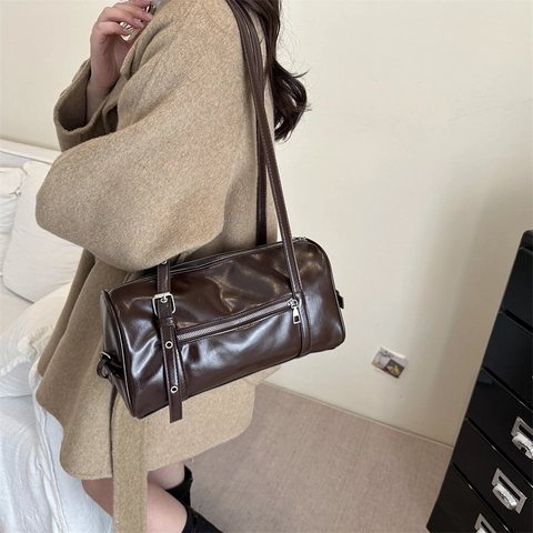 Women Barrel Shoulder Bag Glossy PU Leather Boston Style Adjustable Eyelet Strap Retro Y2K Zipper Handbag Casual