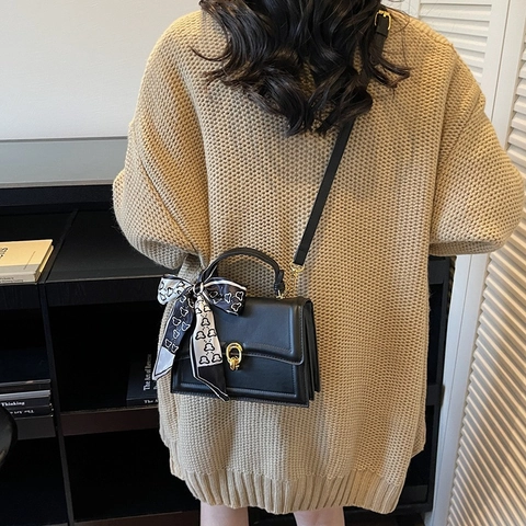 Petit Sac Carré Minimaliste en Cuir PU pour Femmes Avec Décoration de Foulard Sac à Bandoulière Tendance Navette Quotidienne