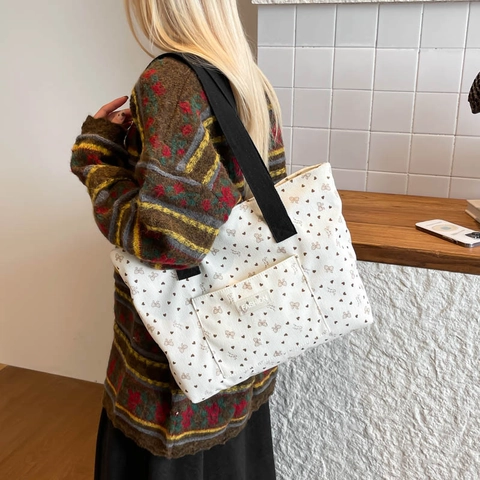 Bolso Tote de Pana para Mujer Estampado Lazo Corazón Gran Capacidad Bolso de Hombro Casual de Diario con Parche de Letras