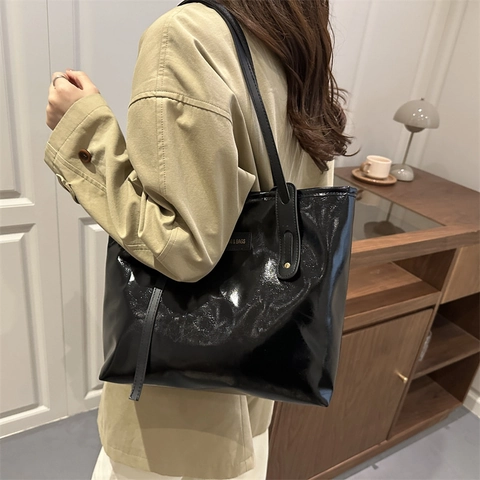 Large Capacity Women Tote Bag Patent Leather Shoulder Bag Minimalist Commute Office Handbag Shiny PU Leather Stylish Bag
