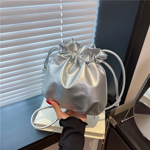 Metallic PU Leather Drawstring Bucket Bag For Women Fashion Large Capacity Shoulder Crossbody Bag Minimalist Tote Handbag