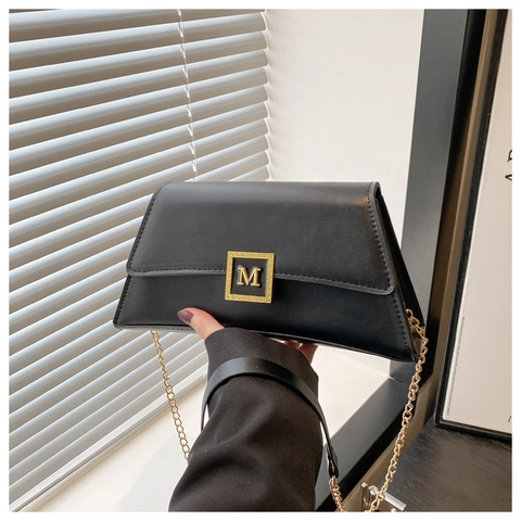 Borsa a Spalla da Donna a Trapezio in Pelle PU Fibbia M Dorata Tracolla a Catena Versatile Borsa a Tracolla Pendolare