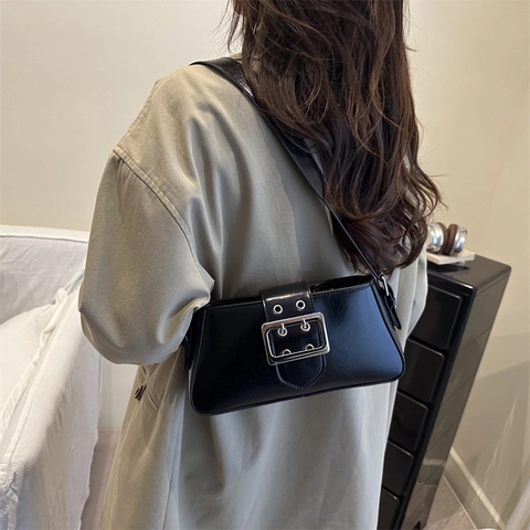 Vintage PU Leather Underarm Baguette Bag For Women Glossy Minimalist Square Shoulder Bag With Large Silver Buckle Daily