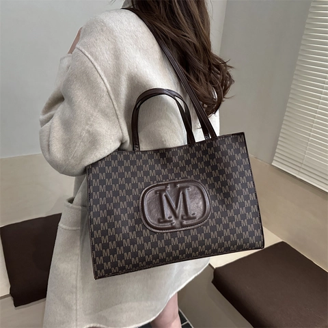Women Fashion Monogram Print Tote Bag Large Capacity Synthetic Leather Shoulder Bag With M Letter Pattern For Daily Use