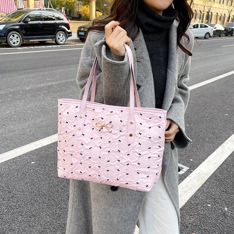 Large Capacity Women Shoulder Tote Bag Bubble Textured Fabric Bow Print Golden Metal Bow Decor Casual Versatile Handbag