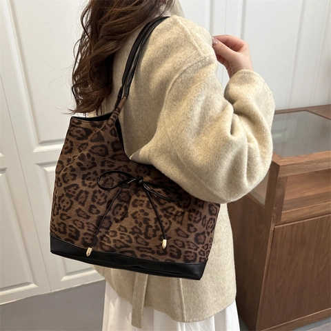 Leopard Print Tote Bag Large Capacity Canvas PU Leather Splicing Bow Decor Shoulder Handbag Casual Commuting Bag For Women