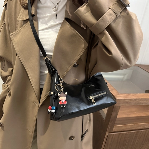 Bolso Tote de Mujer de Cuero PU de Gran Capacidad Moda Color Sólido Viaje Bolso de Hombro Axilar Con Colgante de Vaca