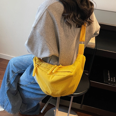Nylon Crescent Shoulder Bag Lightweight Dumpling Crossbody Bag Adjustable Wide Strap Woven Zipper Puller Casual Daily