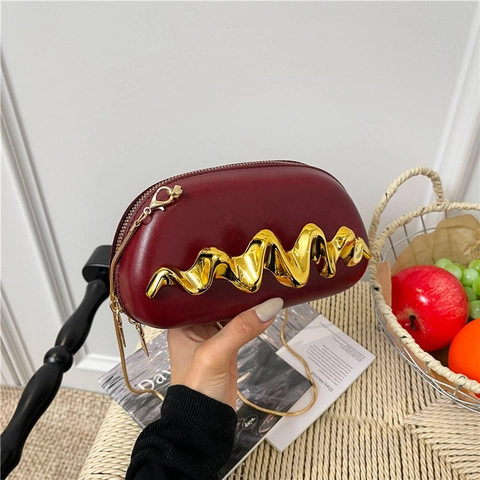 Women Evening Clutch Bag PU Leather Wave Metal Decor Shell Shape Crossbody Chain Strap Party Purse