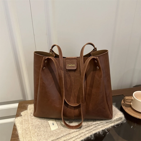 Women Large Capacity PU Leather Tote Bag Vintage Commuter Shoulder Bag With Rivets Solid Color Fashion Handbag For Daily Work