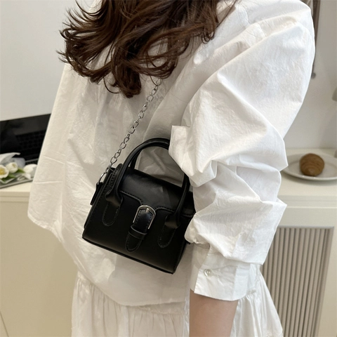 Fashion Women Mini PU Leather Shoulder Bag With Silver Chain Strap Niche Design Small Square Handbag Casual Daily Crossbody Bag