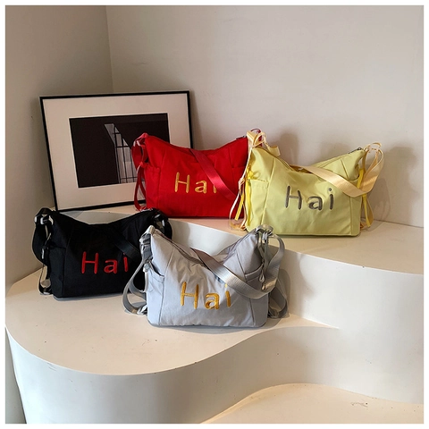 Borsa a Spalla da Donna in Nylon Grande Capacità Borsa a Tracolla Leggera Con Ricamo a Lettere Coulisse Borsa da Viaggio Casual