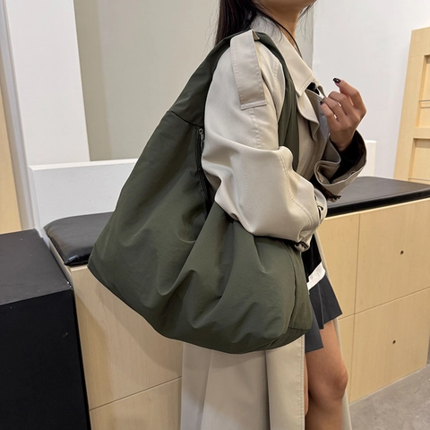 Women Large Capacity Tote Bag Minimalist Solid Color Hobo Shoulder Bag Casual Commuter Lightweight Fabric Handbag For Daily Use
