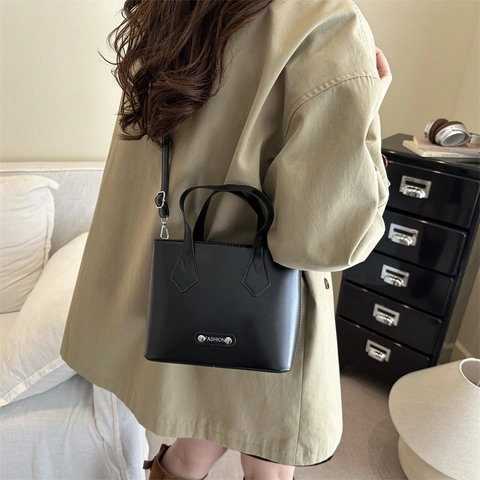 Bucket Handbag PU Leather Crossbody Bag Solid Color Large Capacity Shoulder Purse With Metal Plaque For Women