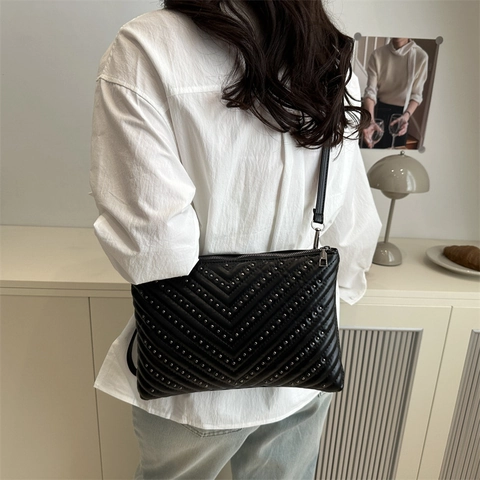 Women V-Quilted Rivet Envelope Shoulder Bag PU Leather Studded Crossbody Bag Wristlet Clutch Fashion Large Capacity Purse