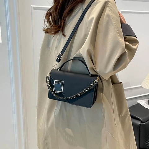 Women High Quality PU Leather Small Square Crossbody Bag Minimalist Chain Shoulder Bag With Metal Lock Handle Versatile Daily Handbag