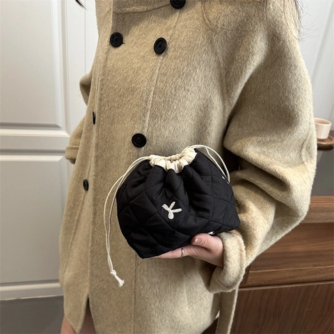 Quilted Drawstring Cosmetic Bag Large Capacity Travel Makeup Pouch With Bow Embroidery For Women Casual Storage Bag