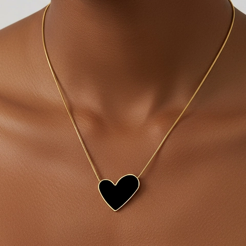 Collana Con Pendente A Cuore In Acciaio Inossidabile Placcato Oro Smalto Nero Cuore Di Pesca Asimmetrico Catena A Serpente Donna