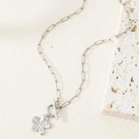 Roestvrijstalen Bloem Hanger Ketting Paperclip Ketting Knebelsluiting Geborsteld Bloemblad Hip Hop Veelzijdig Voor Dames Elegant