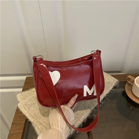 Damen Glänzend Kunstleder Unterarmtasche Retro Herz Buchstabe M Patch Große Kapazität Schultertasche Hobo Tasche Mode Handtasche