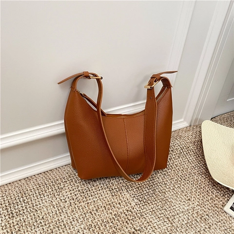 Minimalist PU Leather Lychee Grain Hobo Bag For Women Large Capacity Adjustable Strap Half Moon Shoulder Bag Solid Color