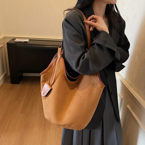 Bolso Tote de Cuero PU con Textura de Gamuza de Gran Capacidad para Mujer Color Sólido Bolso de Hombro Axila con Adorno