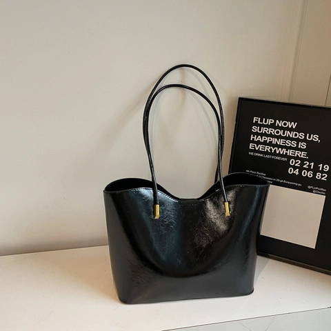Women Large Capacity PU Leather Tote Bag Minimalist Urban Commute Shoulder Bag With Magnetic Buckle High Gloss Finish Bag