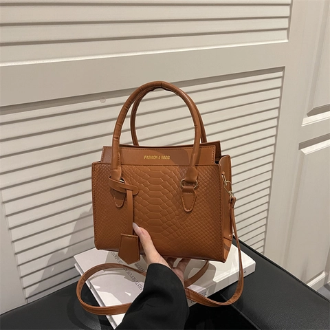 Bolso de Hombro de Cuero PU con Relieve para Mujer Moda Minimalista con Patrón Animal Bolso de Mano Bandoulière para Viaje con Letras Fashion
