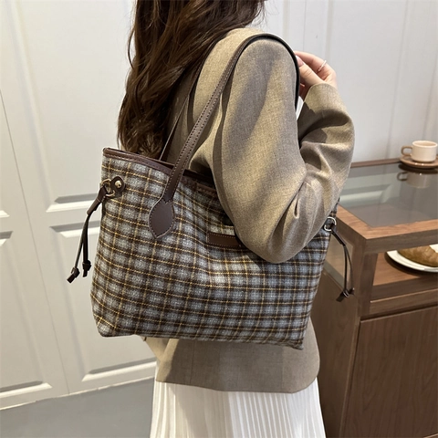 Retro Plaid Woolen Tote Bag For Women Large Capacity Shoulder Bag With Leather Trim Fashion Autumn Winter Handbag