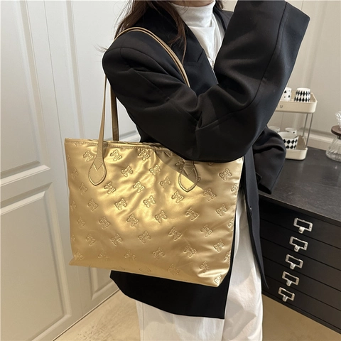 Trendy Bow-knot Embossed PU Lederen Tote Bag Voor Vrouwen Grote Capaciteit Schoudertas Casual Woon-werkverkeer Handtas Metallic Glanzende Okseltas